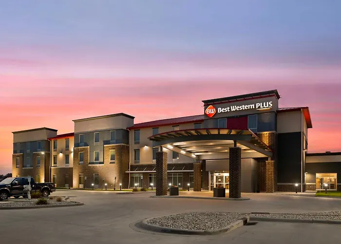 Best Western Plus Lakeview Hotel