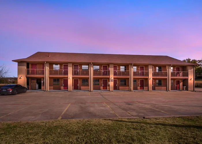 Red Roof Inn & Suites Sulphur Springs