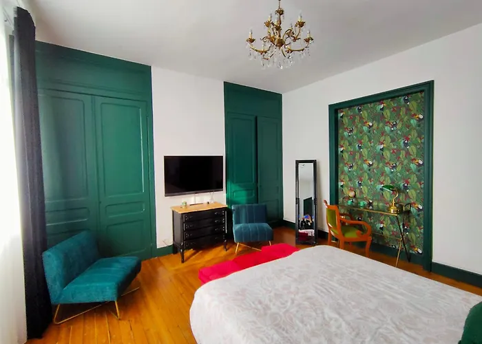 A La Villa Perroy Les Chambres Sont Spacieuses Et Les Petit-Dejeuners Offerts Dunkirk