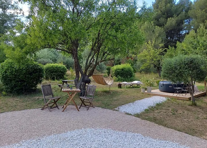Hotel Magnifique Cabanon face au Garlaban à Aubagne