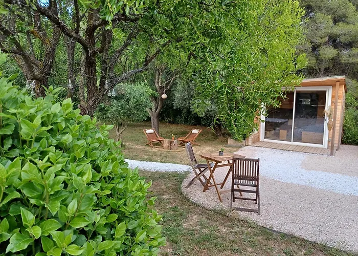 Hotel Magnifique Cabanon face au Garlaban à Aubagne