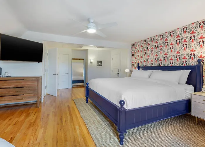 The Shore House Narragansett