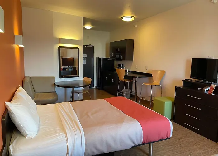 Baymont By Wyndham Williston Hotel