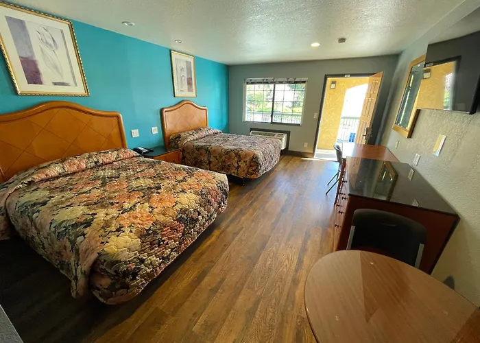Travelers Inn