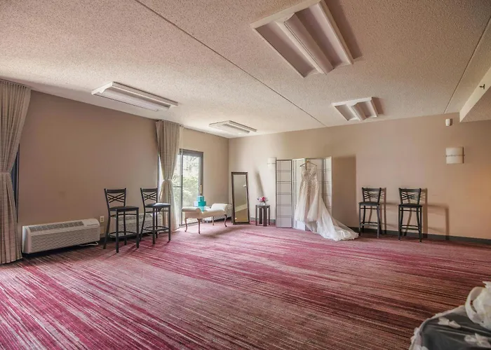 Courtyard By Marriott Lincroft Red Bank Hotel