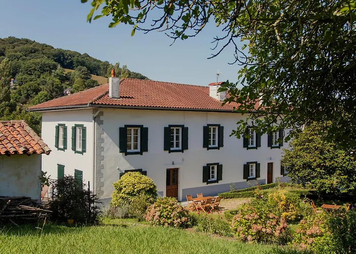Maison Gamboia, 5 chambres d'hôtes de charme et résidence d'artistes, au calme, vaste jardin fruitier Hasparren