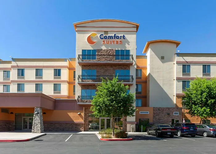 Comfort Suites Glendale - State Farm Stadium Area