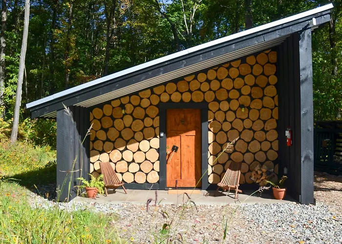 Trekker, Treehouses Cabins And Lodge Rooms Lake George