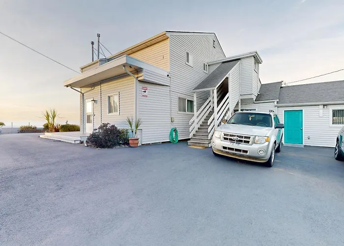 Cozy Ocean-View Condo Near Beach & Coastal Events Lincoln City