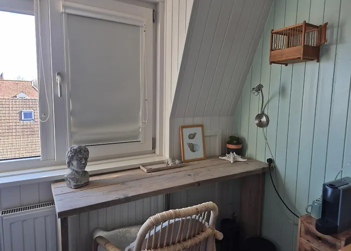 Hotels in Midsland