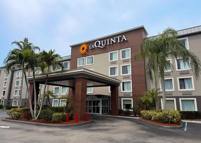 La Quinta By Wyndham Naples East Hotel Golden Gate