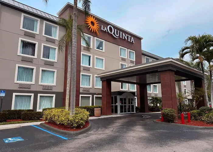 La Quinta By Wyndham Naples East Hotel Golden Gate