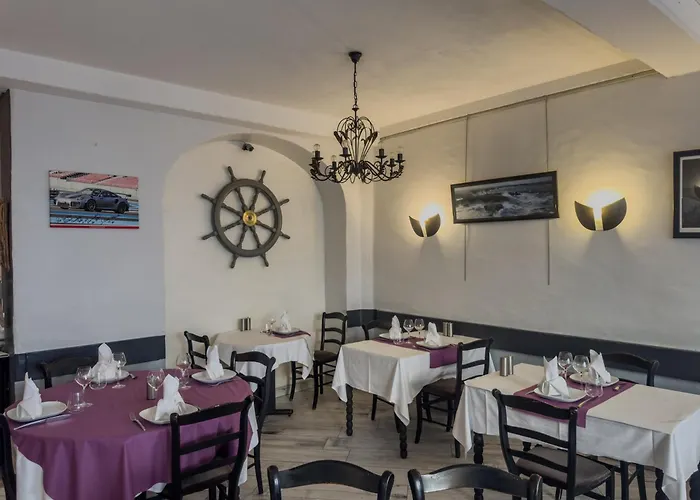 Logis Hôtel Les Chardons Bleus RESTAURANT LE BISTROT DE LA MER Roscoff