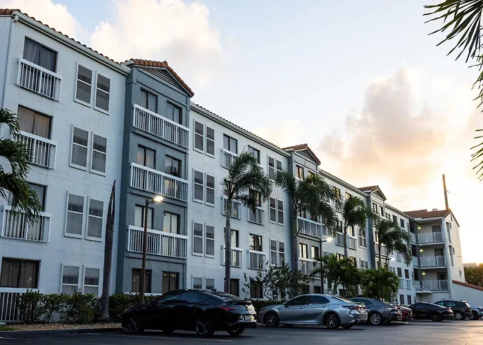 Holiday Inn & Suites Boca Raton - North