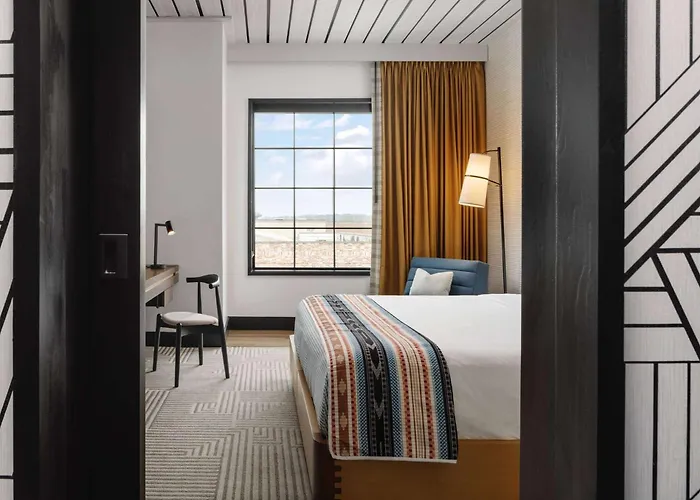 Hotel Tupelo, A Wyndham Hotel