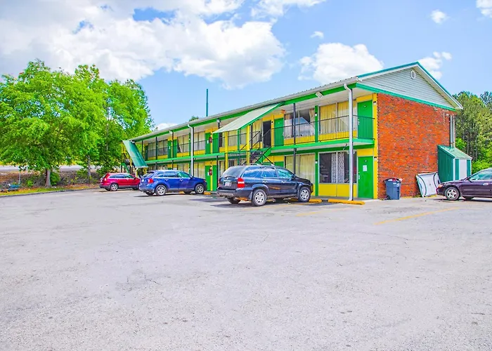 Oyo Hotel Calhoun, Ga I-75