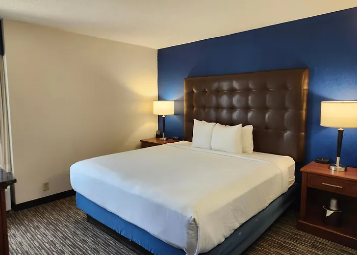 Heritage Inn & Suites St Louis Fenton, Trademark By Wyndham