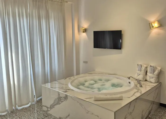 Hotel Eveline 2 - Piscina Privata O Jacuzzi à San Remo