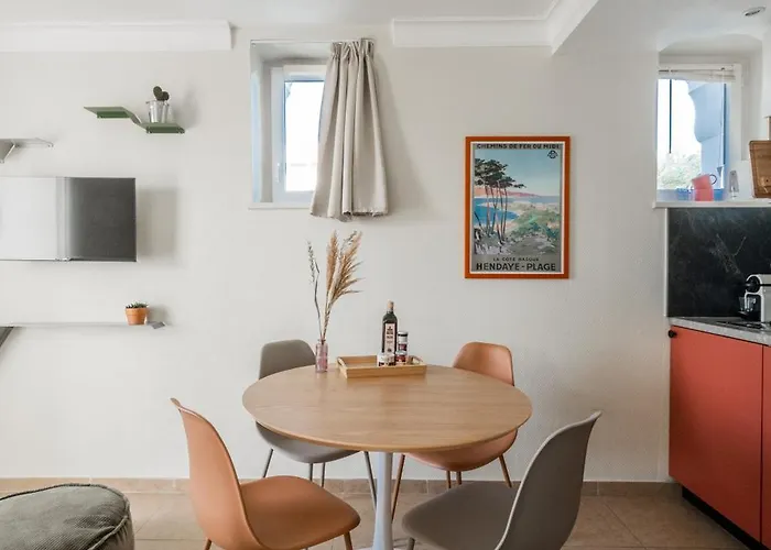 Résidence Château d'Acotz - Appartements avec piscine à 300m des Plages&Océan Saint-Jean-de-Luz