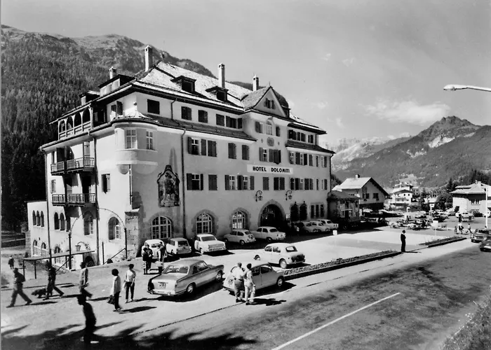 Hotel Dolomiti Schloss Canazei