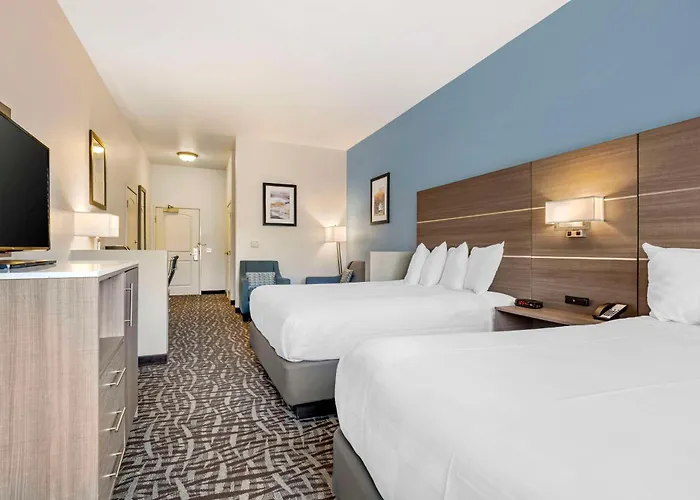 Best Western Plus Lake Elsinore Inn & Suites