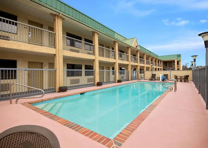 Best Western Cedar Inn