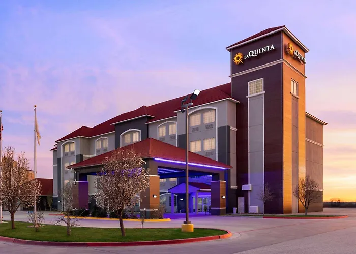La Quinta By Wyndham Dumas Hotel