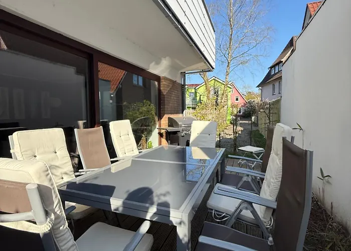 5ZKB großzügiges Ferienhaus Antonia nähe Westkreuz mit 4 Schlafzimmer, Balkon, Terrasse und Parkplatz Oldenburg