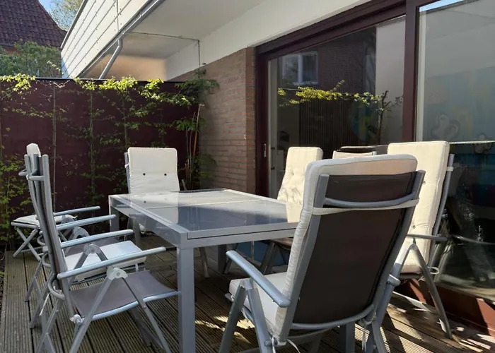 5ZKB großzügiges Ferienhaus Antonia nähe Westkreuz mit 4 Schlafzimmer, Balkon, Terrasse und Parkplatz Oldenburg