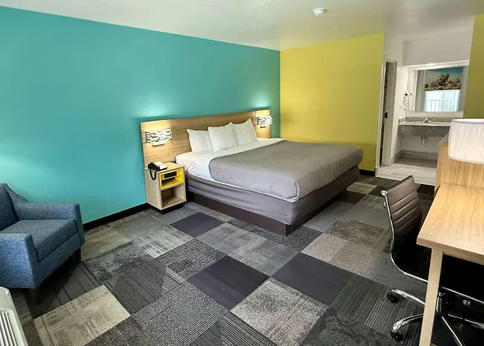 Days Inn By Wyndham Eglin Afb Niceville