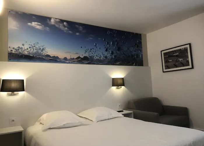 Hotel The Originals Bernay Acropole