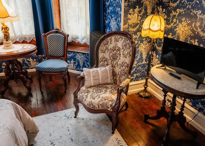 Gifford-Risley House Bed And Breakfast Media