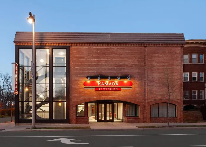 Ramada By Wyndham Milwaukee Hotel