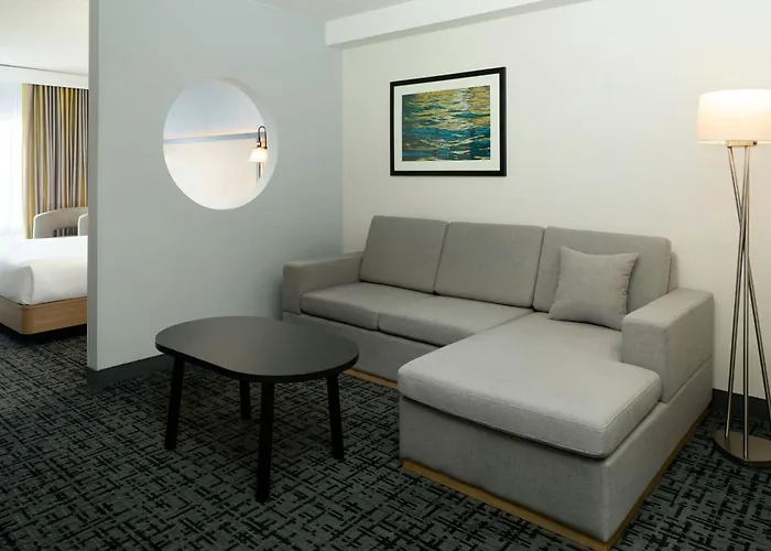 Fairfield Inn & Suites By Marriott Montreal Airport Dorval