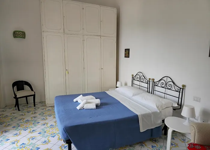 Casa Nina- Camere Con Vista Mare E Terrazza A Raito, Costiera Amalfitana Vietri