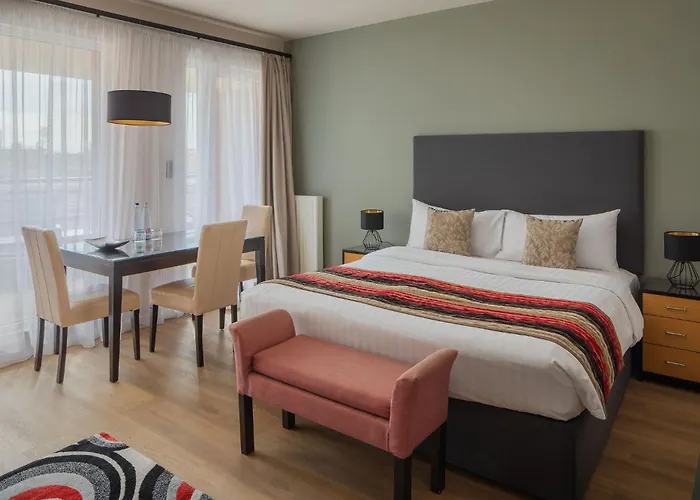 Escala Hotel & Suites