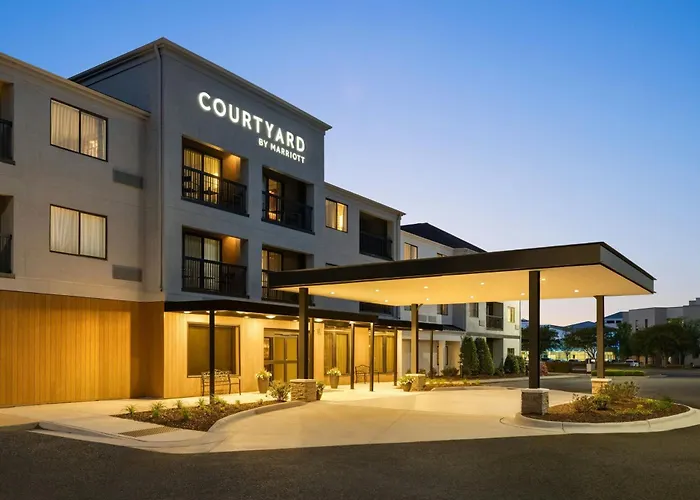 Courtyard By Marriott Greenville