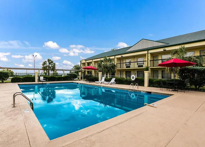 Quality Inn & Suites Near Lake Eufaula