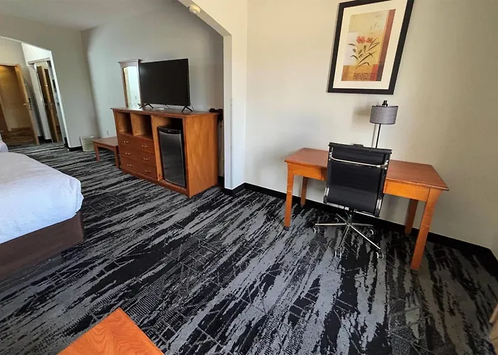 Baymont By Wyndham Marion Hotel