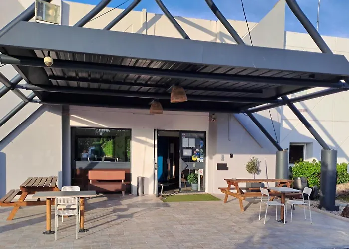Hotel Thania