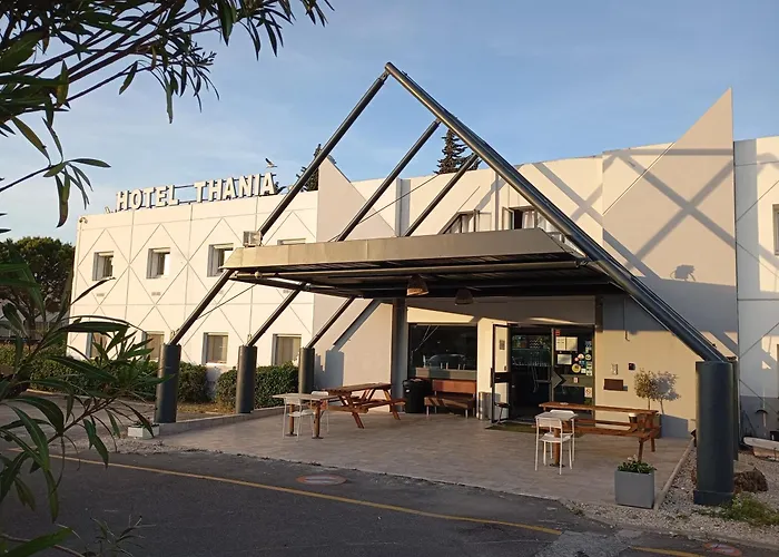 Hotel Thania