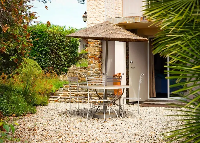 La Villa Nais -Suites&Appartements avec Piscine et Padel Bormes-les-Mimosas