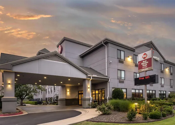 Best Western Plus Castlerock Inn & Suites Bentonville