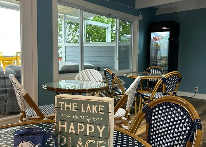 Beachfront Inn Baileys Harbor