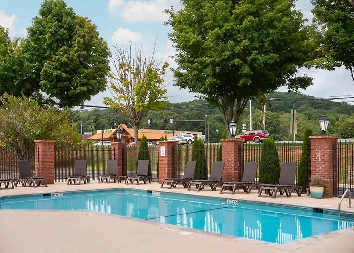 Comfort Suites Outlet Center