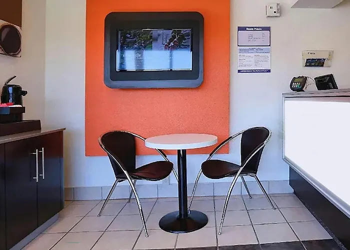 Super 8 By Wyndham Walnut Creek Hotel