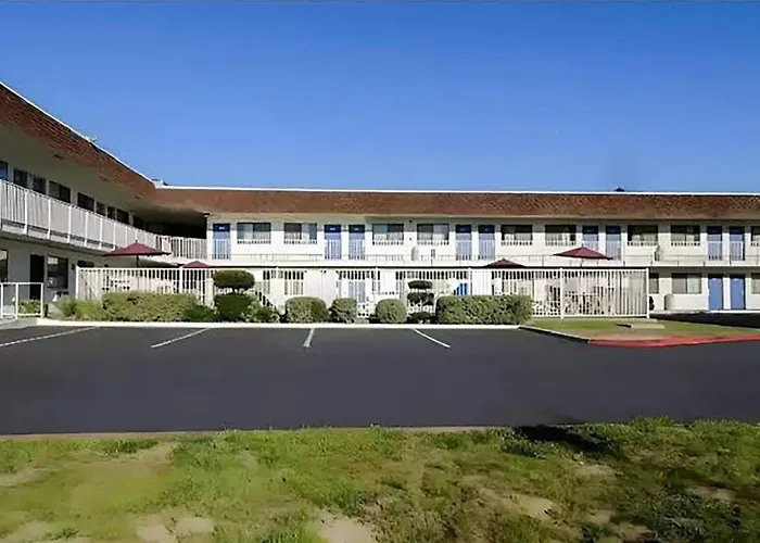 Super 8 By Wyndham Turlock