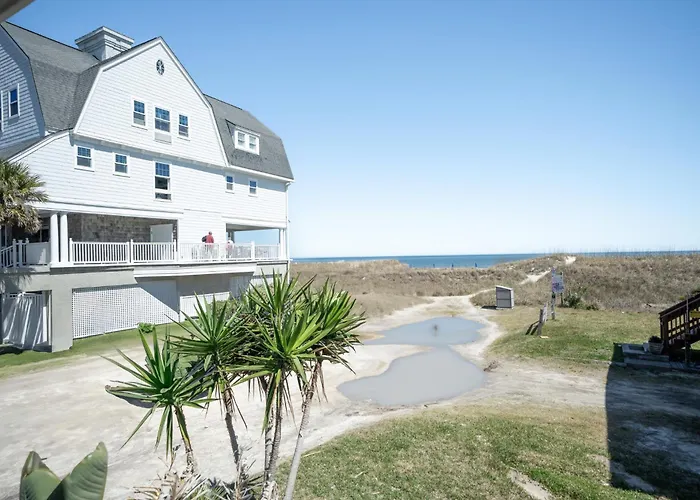 Elizabeth Pointe Lodge