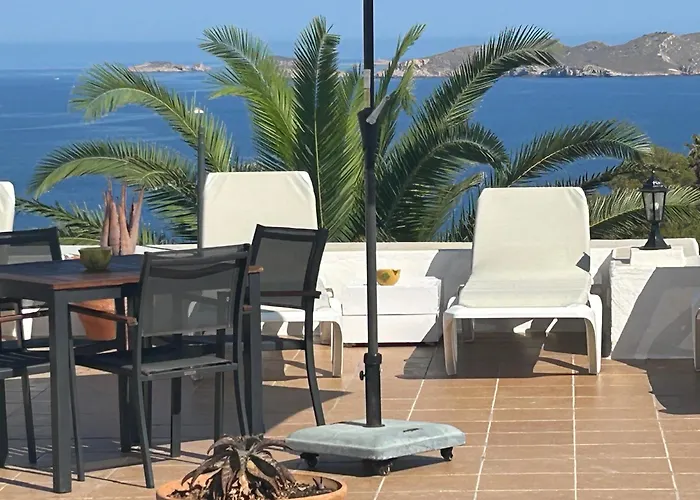 Hotel a Cala Tarida (Ibiza)