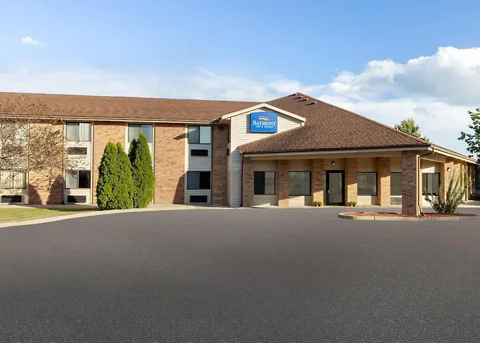 Baymont By Wyndham Monroe Hotel